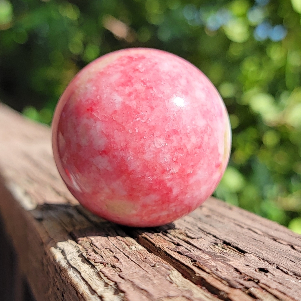 NEW 51.1MM UV-REACTIVE THULITE SPHERE